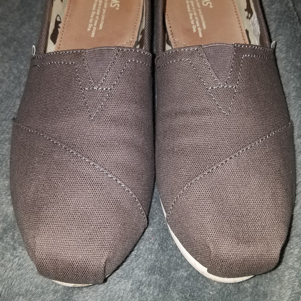 Women's size 10w TOM's